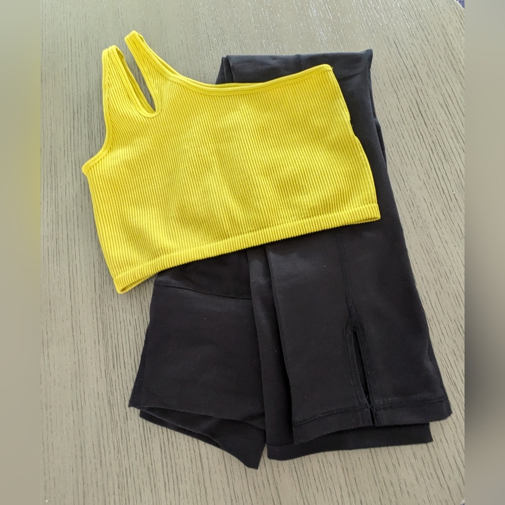NWT Woman's Work out Set M